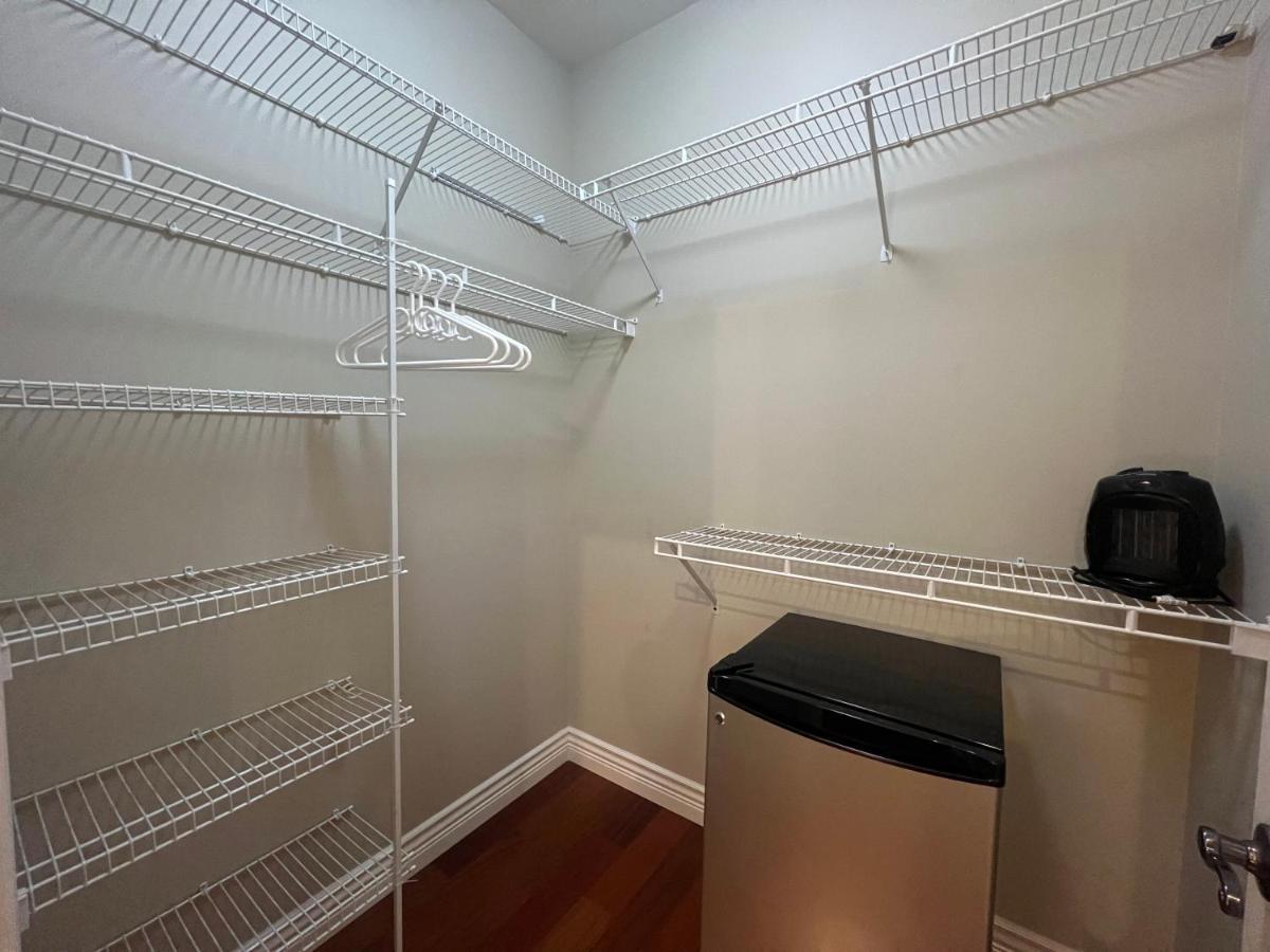 Lucky Room, A Comfortable Bedroom With Private Bathroom Close To Yvr Richmond Exterior photo