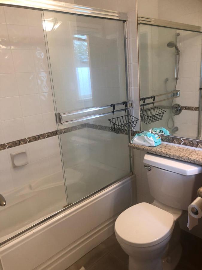 Lucky Room, A Comfortable Bedroom With Private Bathroom Close To Yvr Richmond Exterior photo